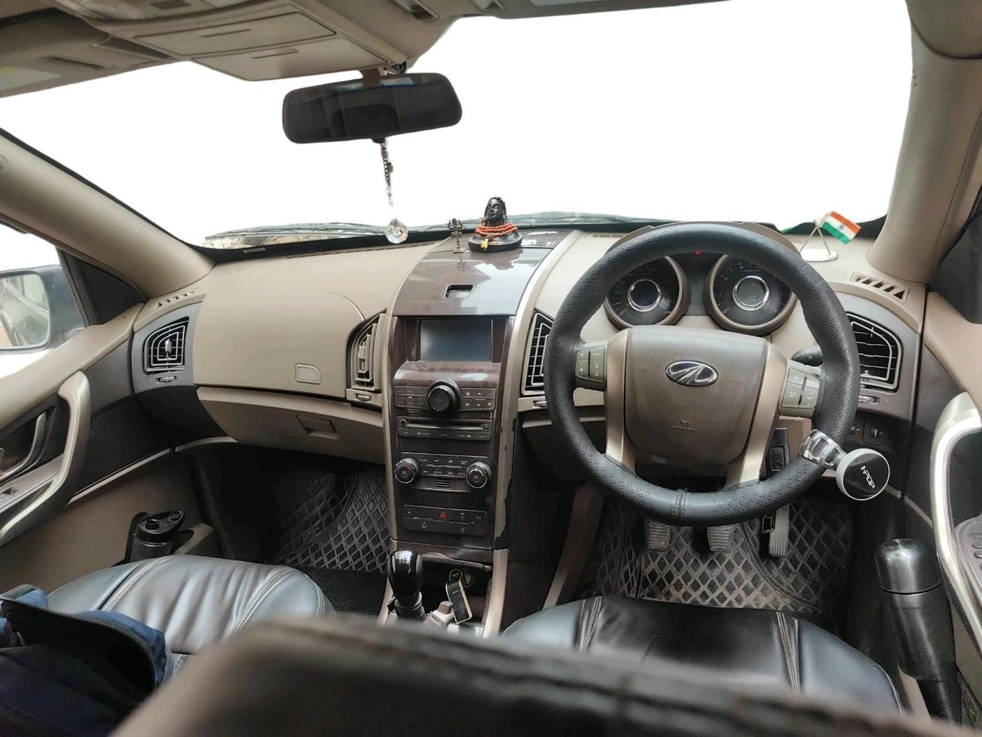 2012 Mahindra XUV500 W8, Diesel, Manual, 1,25,840 km, interior