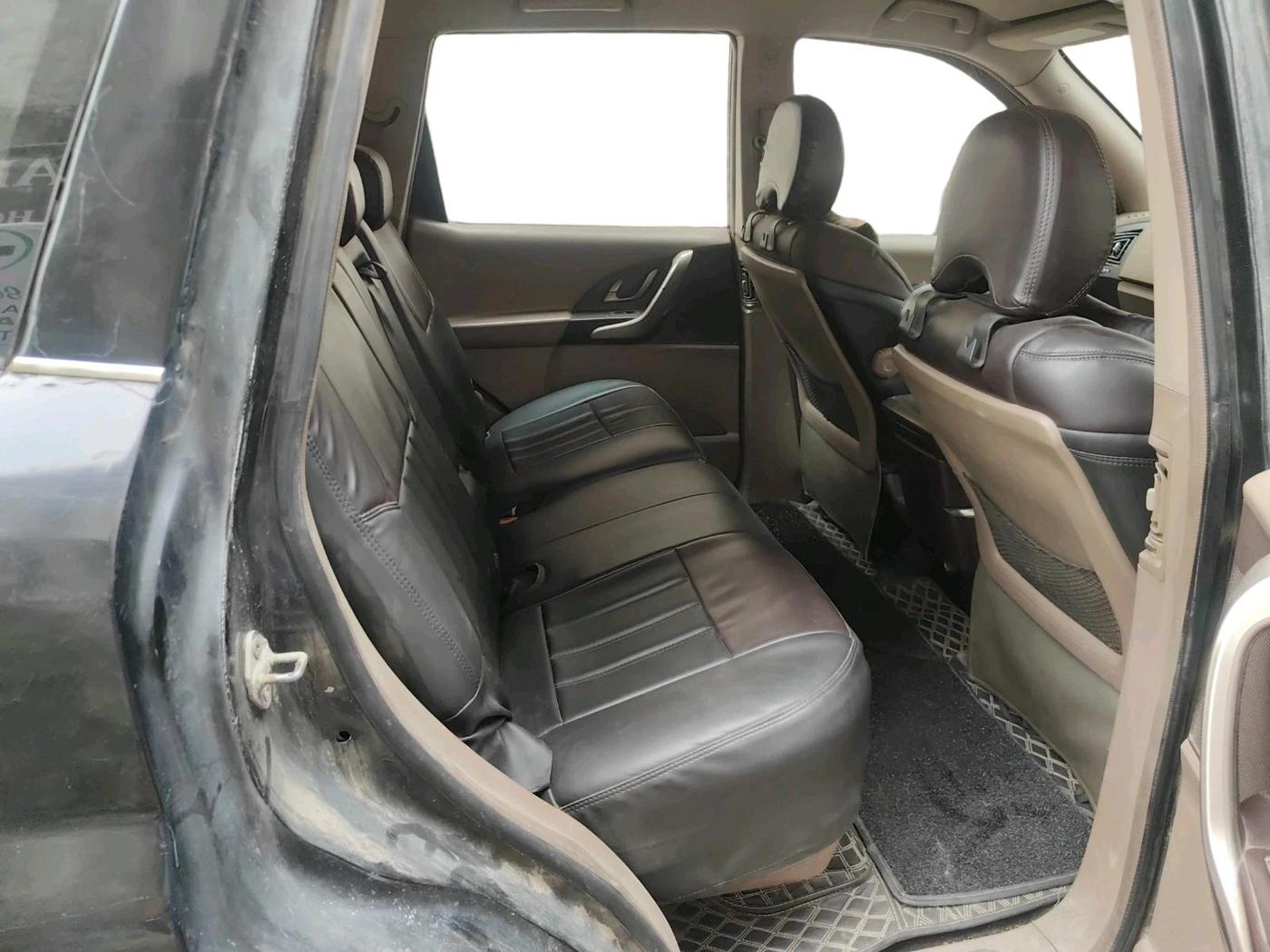 2012 Mahindra XUV500 W8, Diesel, Manual, 1,25,840 km, interior