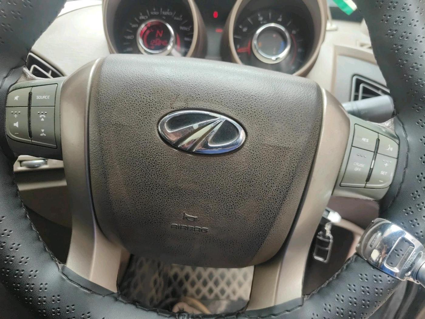 2012 Mahindra XUV500 W8, Diesel, Manual, 1,25,840 km, interior