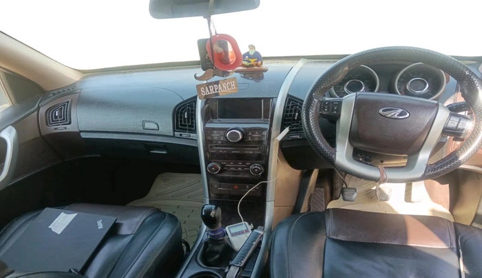 2014 Mahindra XUV500 W6, Diesel, Manual, 2,16,886 km, interior