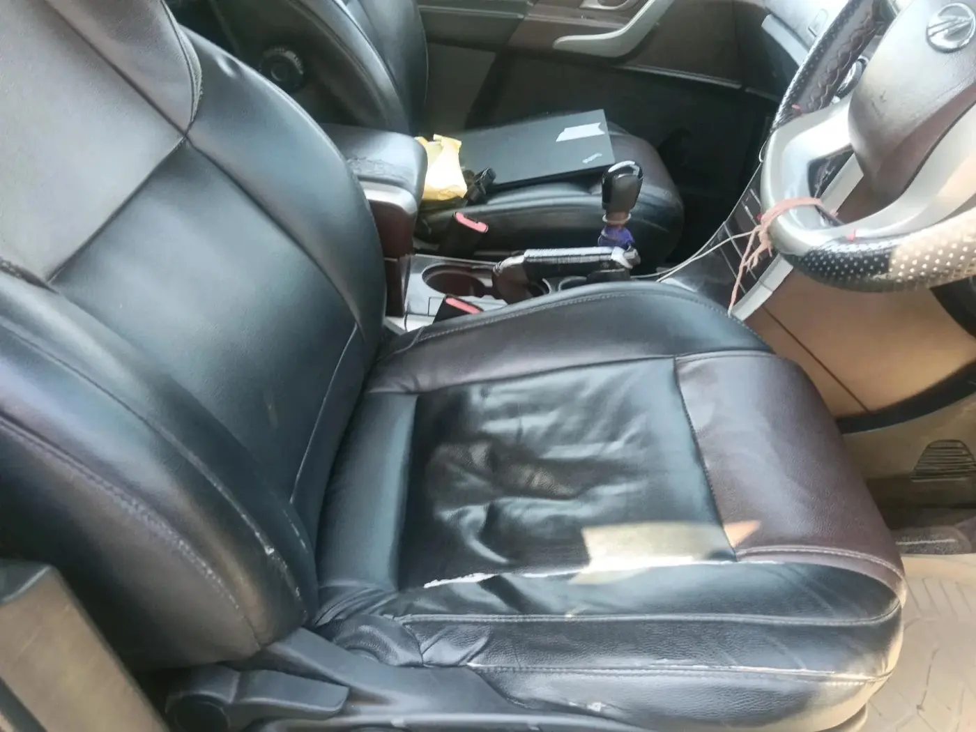 2014 Mahindra XUV500 W6, Diesel, Manual, 2,16,886 km, interior
