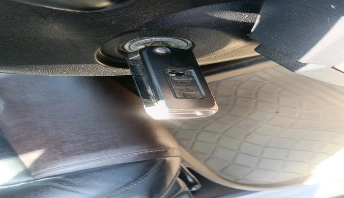 2014 Mahindra XUV500 W6, Diesel, Manual, 2,16,886 km, interior