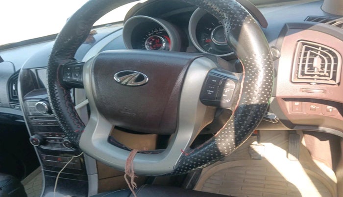 2014 Mahindra XUV500 W6, Diesel, Manual, 2,16,886 km, interior
