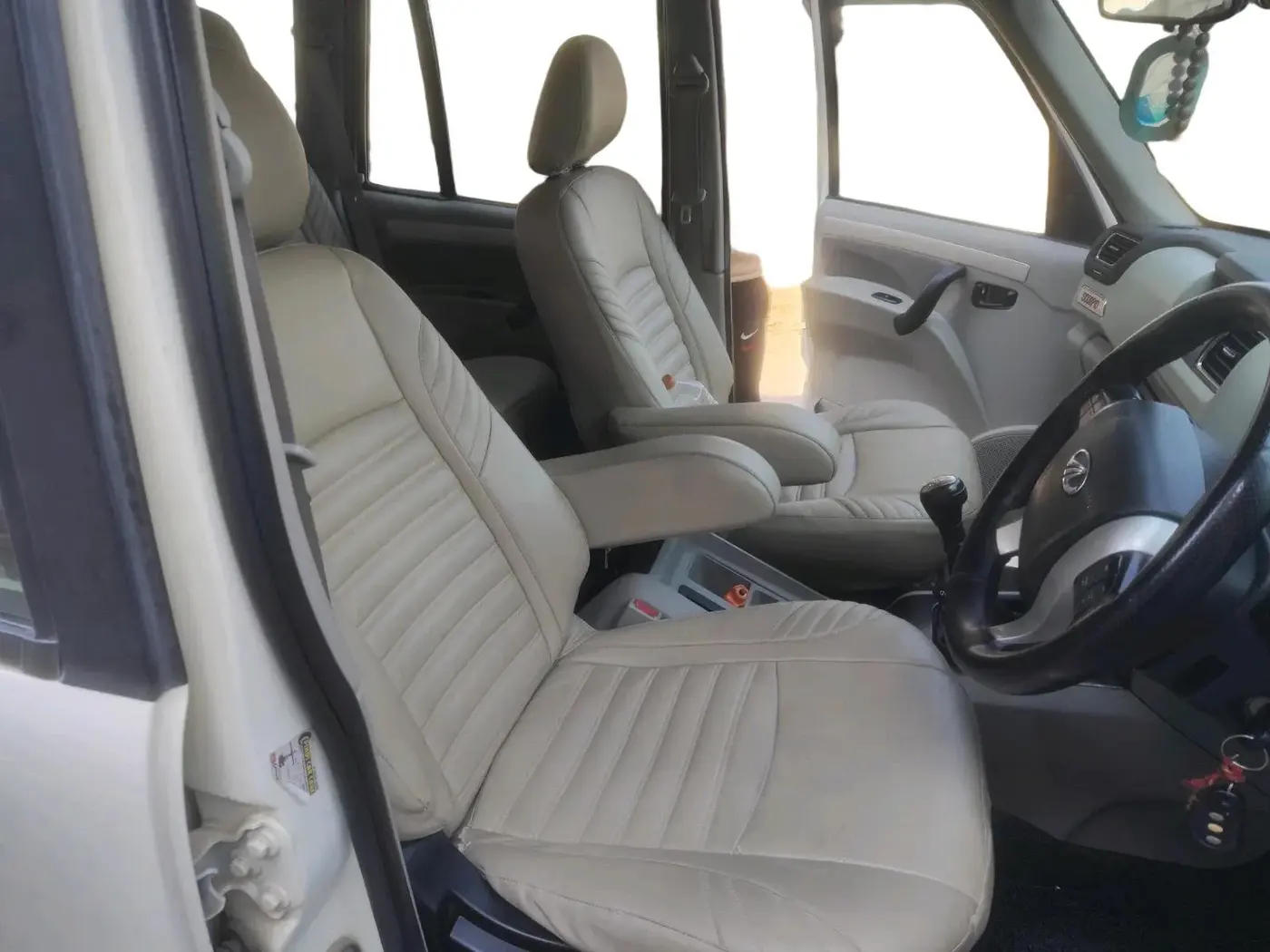 2017 Mahindra Scorpio S10 2WD INTELLI-HYBRID, Diesel, Manual, 94,521 km, interior