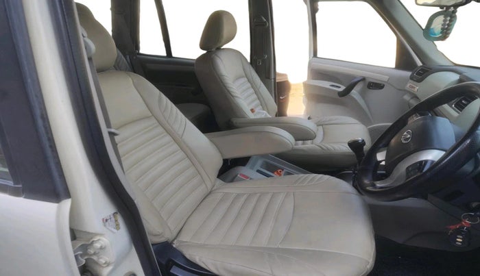 2017 Mahindra Scorpio S10 2WD INTELLI-HYBRID, Diesel, Manual, 92,684 km, interior