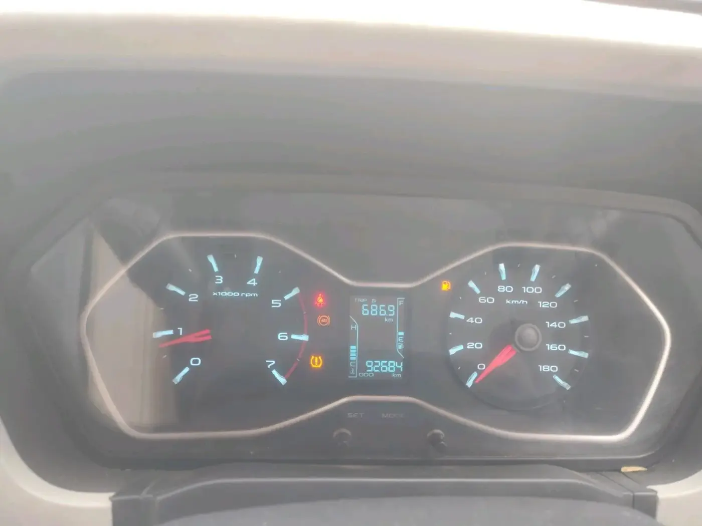 2017 Mahindra Scorpio S10 2WD INTELLI-HYBRID, Diesel, Manual, 94,521 km, interior