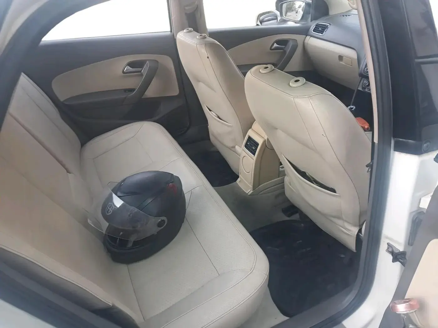2013 Volkswagen Vento HIGHLINE DIESEL 1.6, Diesel, Manual, 1,25,966 km, interior