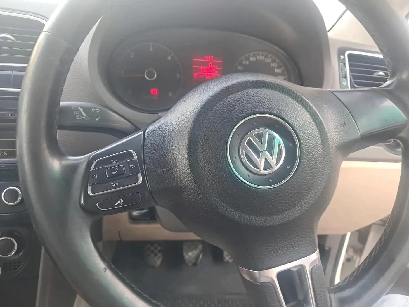 2013 Volkswagen Vento HIGHLINE DIESEL 1.6, Diesel, Manual, 1,25,966 km, interior