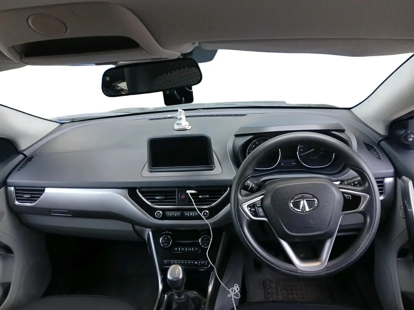 2017 Tata NEXON XZ PLUS PETROL, Petrol, Manual, 81,729 km, interior