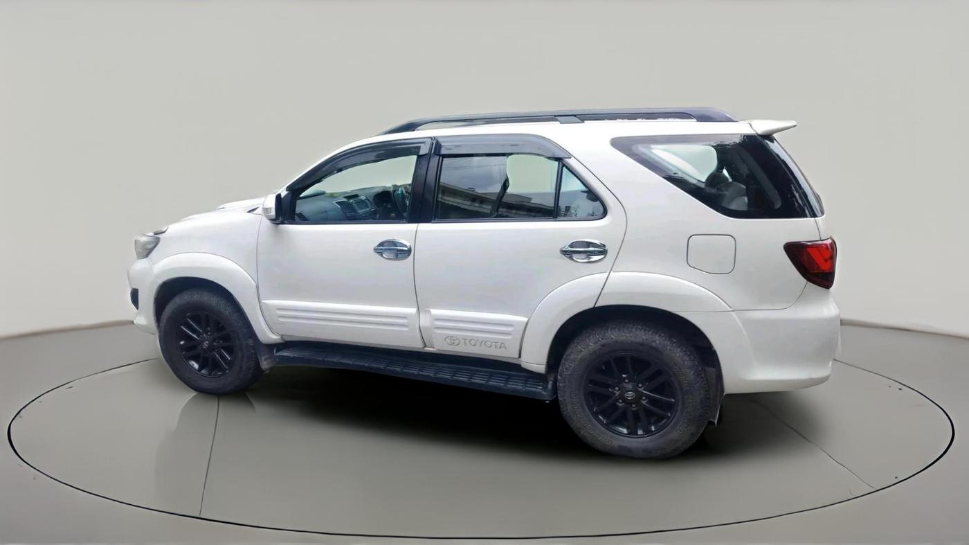 2015 Toyota Fortuner 3.0 4X4 AT, Diesel, Automatic, 1,22,416 km, exterior