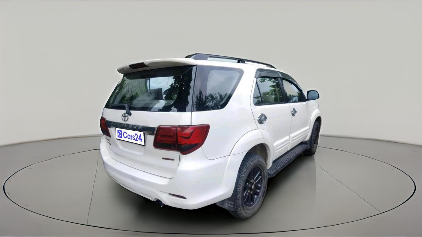 2015 Toyota Fortuner 3.0 4X4 AT, Diesel, Automatic, 1,22,416 km, exterior