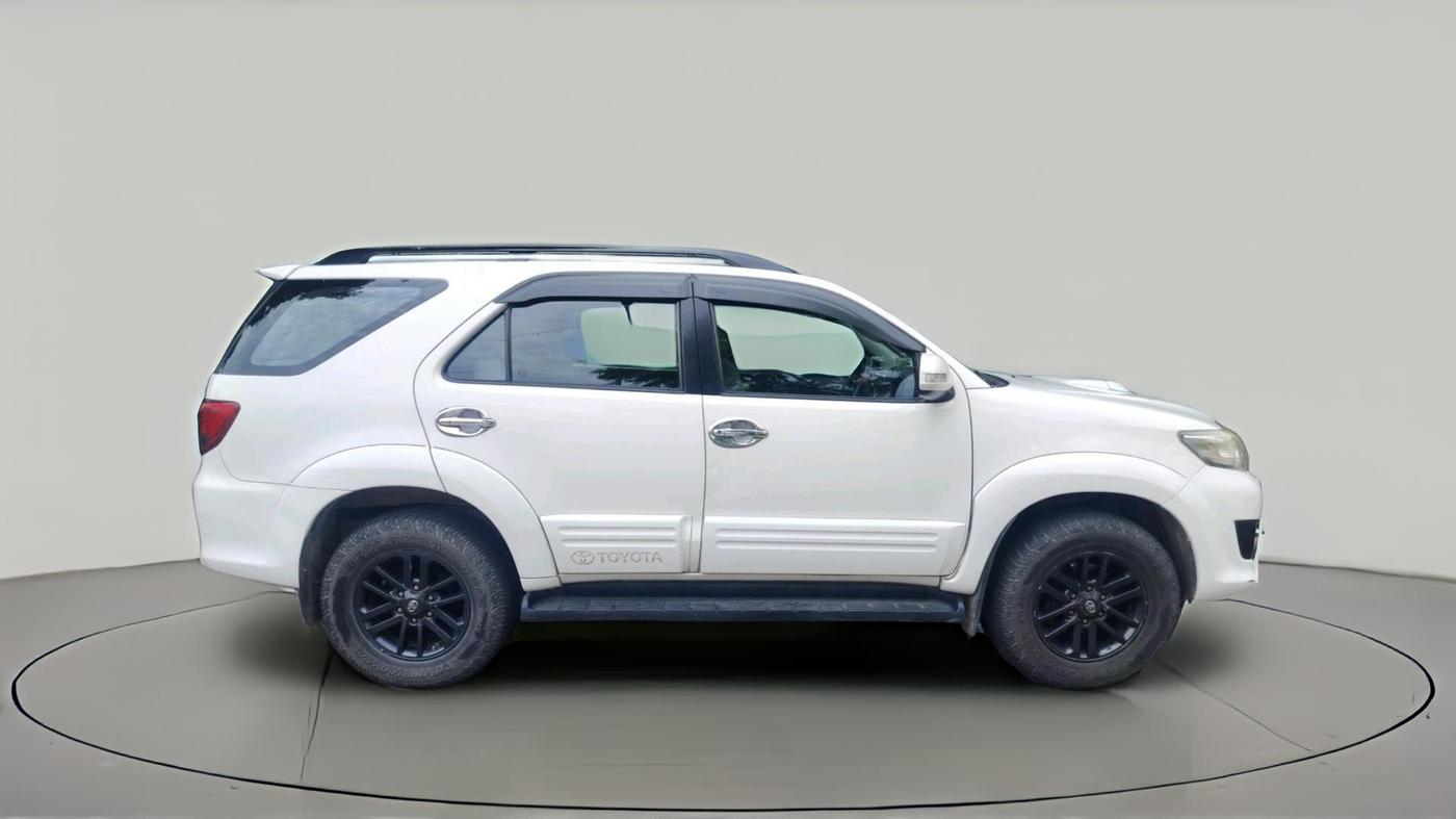 2015 Toyota Fortuner 3.0 4X4 AT, Diesel, Automatic, 1,22,416 km, exterior