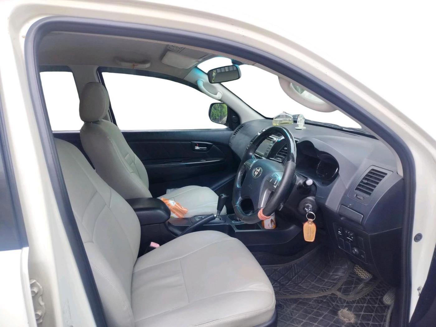 2015 Toyota Fortuner 3.0 4X4 AT, Diesel, Automatic, 1,22,416 km, interior
