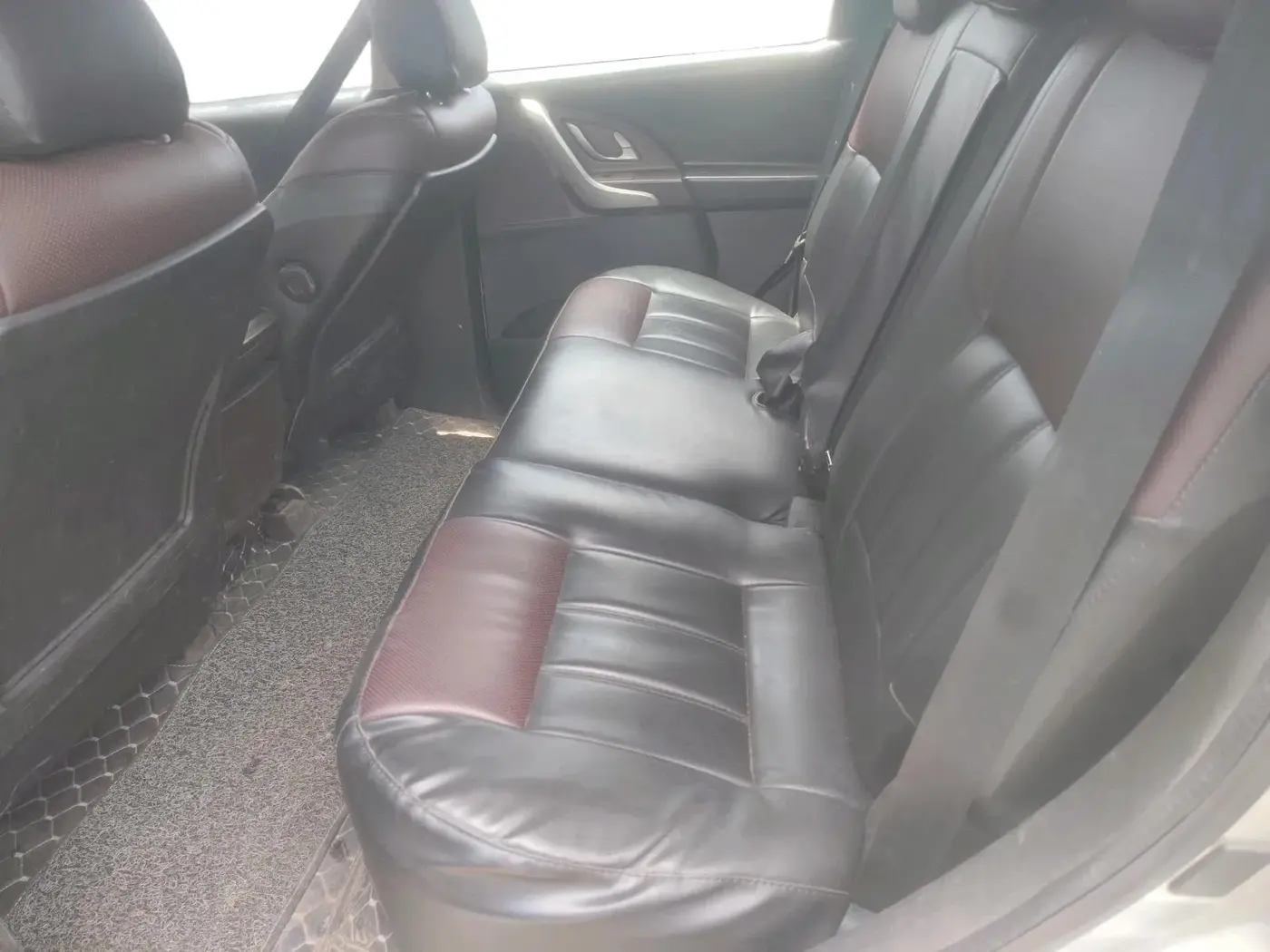 2012 Mahindra XUV500 W8, Diesel, Manual, 1,17,543 km, interior