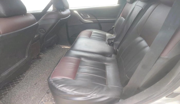 2012 Mahindra XUV500 W8, Diesel, Manual, 1,17,543 km, interior