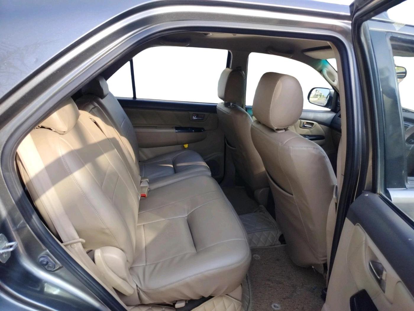 2012 Toyota Fortuner 3.0 4X2 MT, Diesel, Manual, 2,22,289 km, interior