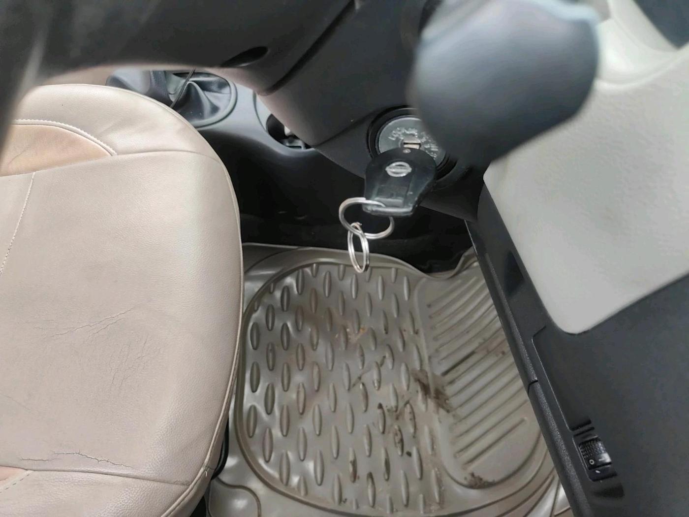 2013 Nissan Micra XV PETROL, Petrol, Manual, 1,07,073 km, interior