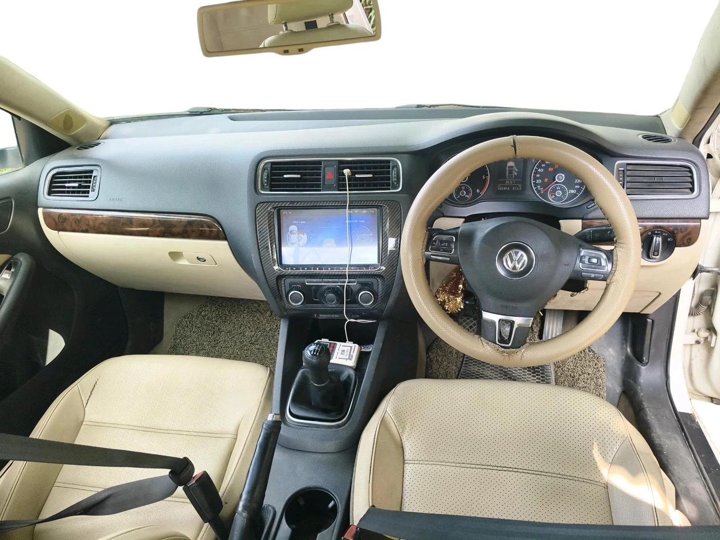 2011 Volkswagen Jetta COMFORTLINE 2.0L TDI, Diesel, Manual, 1,65,414 km, interior