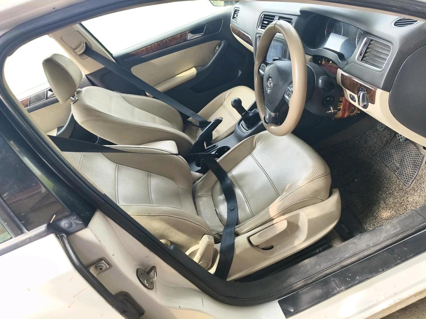 2011 Volkswagen Jetta COMFORTLINE 2.0L TDI, Diesel, Manual, 1,65,414 km, interior