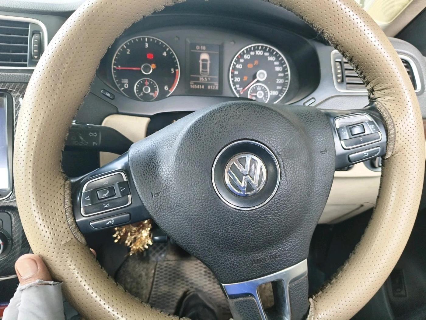 2011 Volkswagen Jetta COMFORTLINE 2.0L TDI, Diesel, Manual, 1,65,414 km, interior