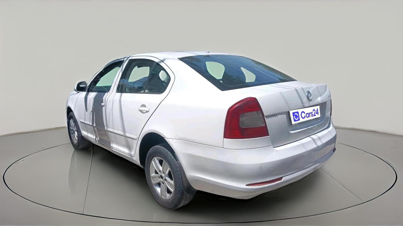 2012 Skoda Laura AMBIENTE 2.0 TDI CR MT, Diesel, Manual, 2,88,380 km, exterior