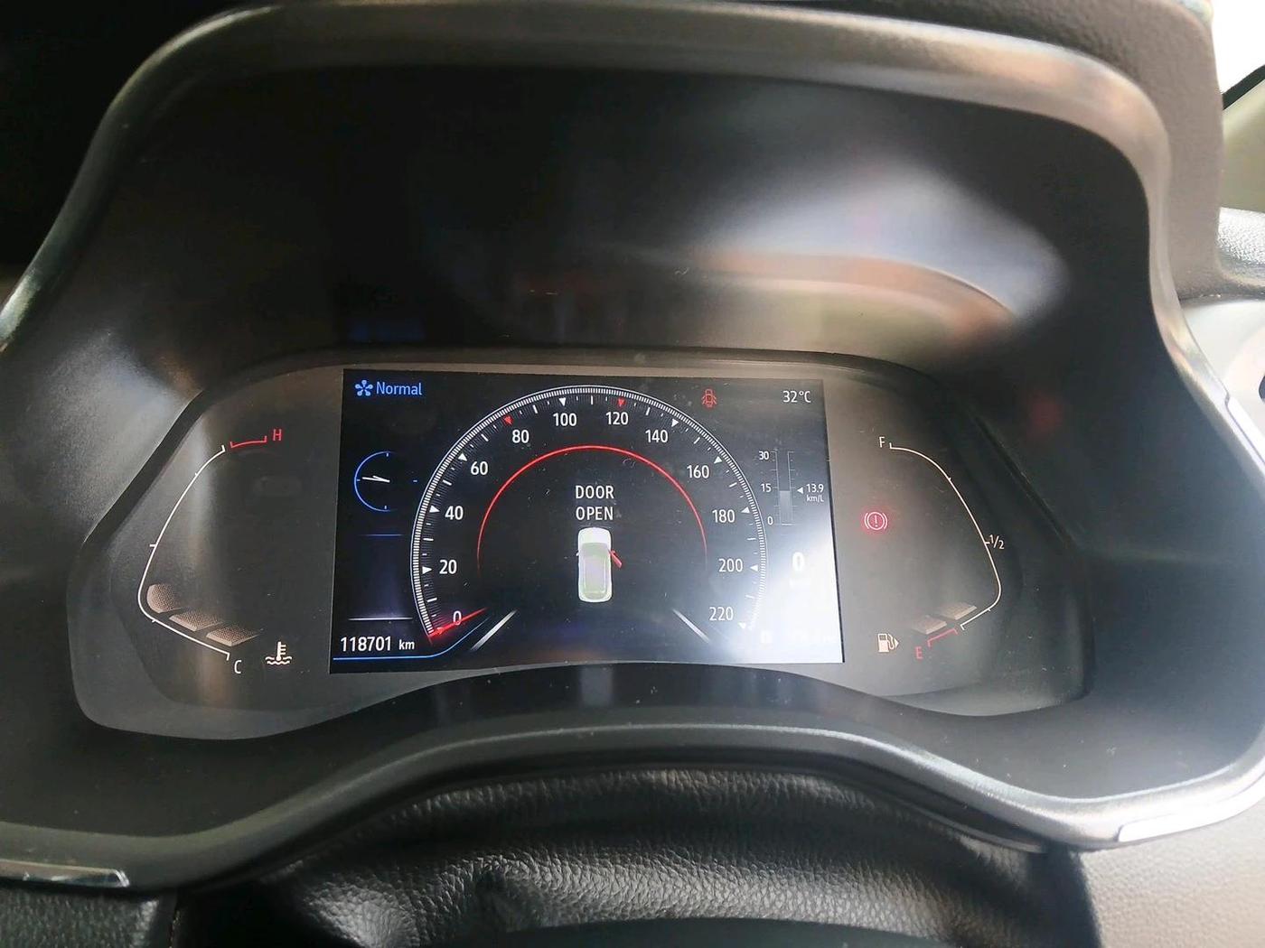 2021 Renault Kiger RXZ MT, Petrol, Manual, 1,18,701 km, interior