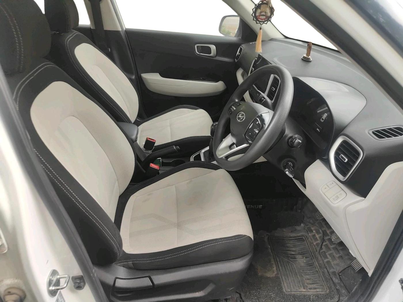 2023 Hyundai VENUE S 1.2, Petrol, Manual, 35,991 km, interior