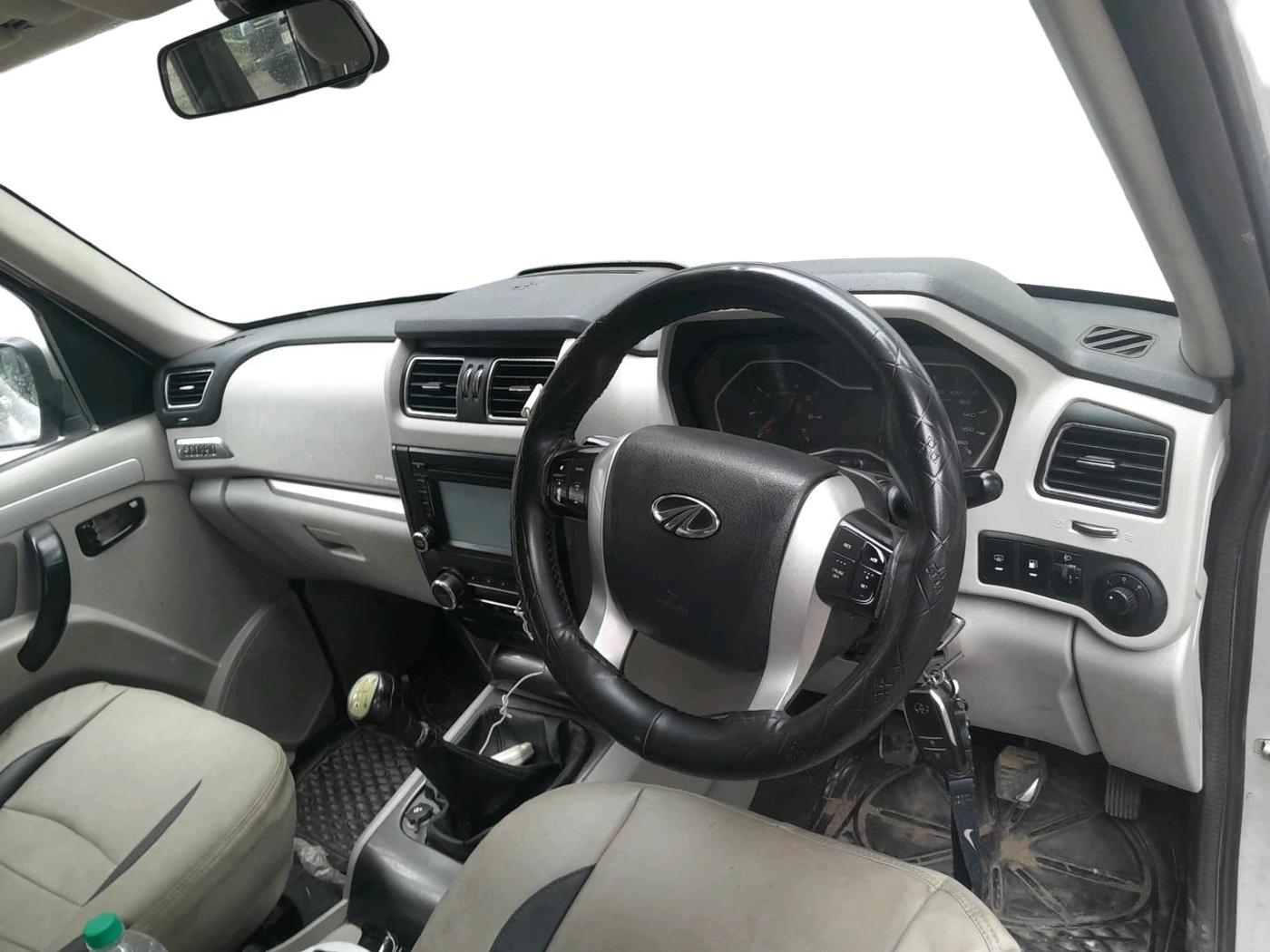 2016 Mahindra Scorpio S10 1.99, Diesel, Manual, 1,40,979 km, interior