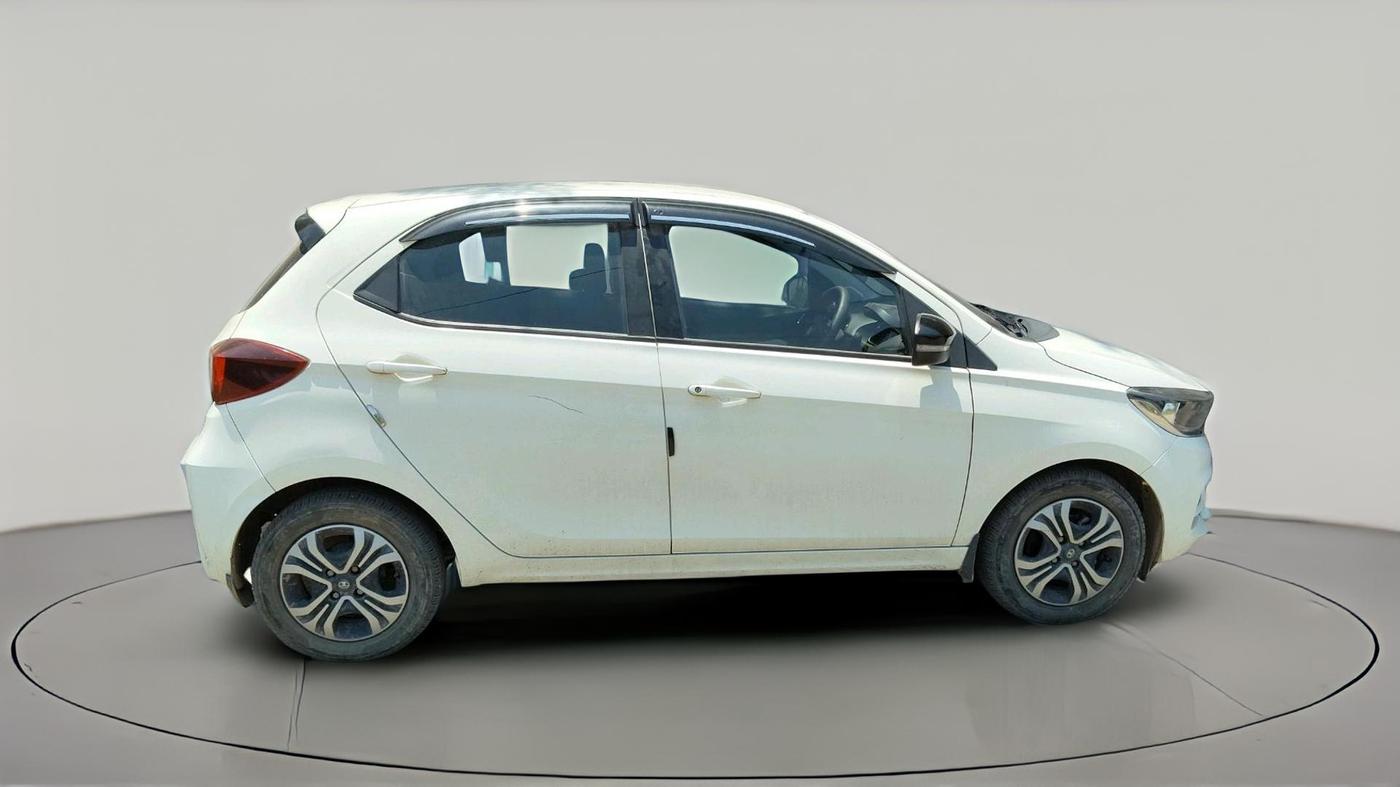 2024 Tata Tiago XTA PETROL, Petrol, Automatic, 15,515 km, exterior