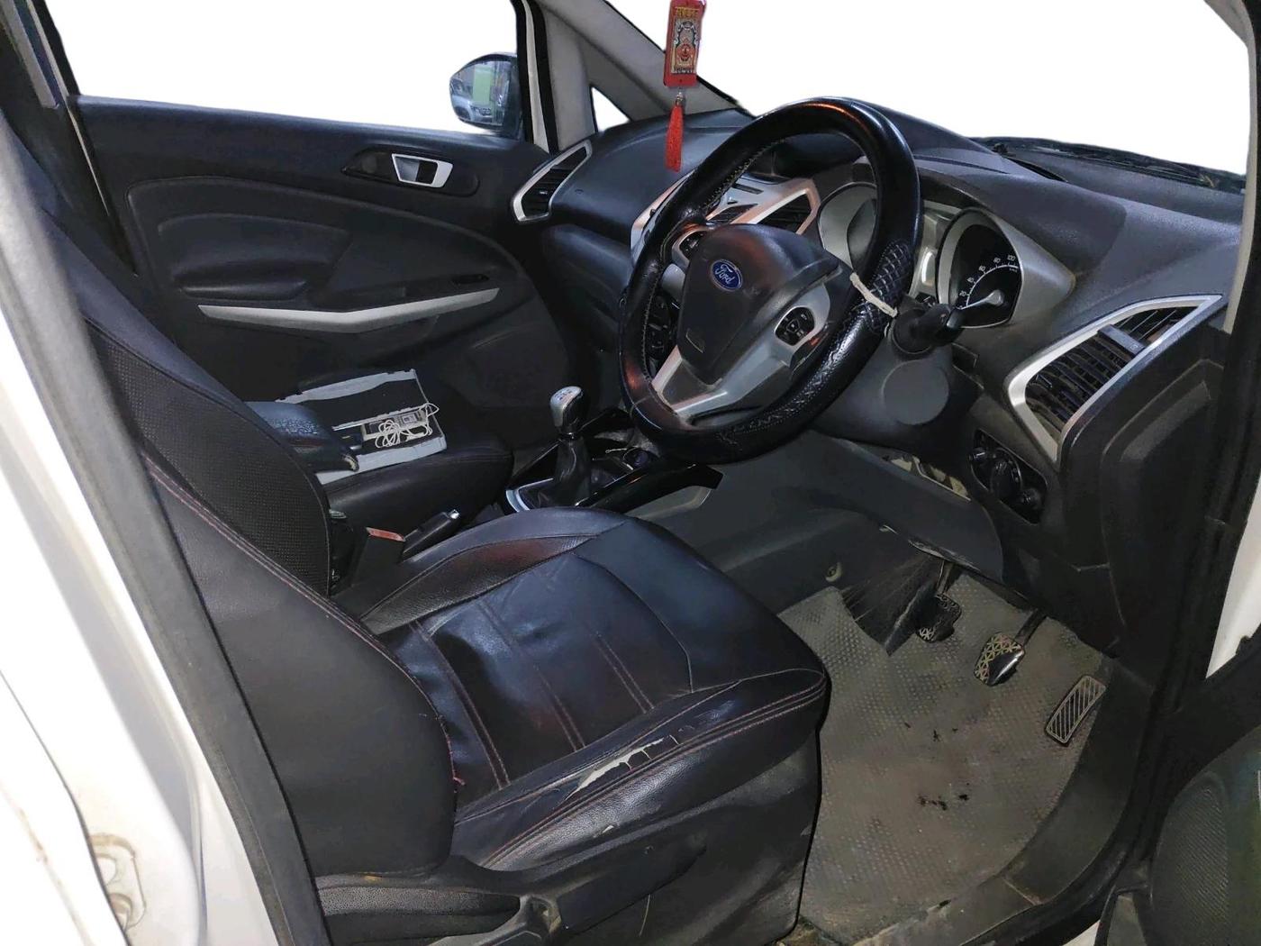 2017 Ford Ecosport TITANIUM 1.5L DIESEL, Diesel, Manual, 1,18,948 km, interior