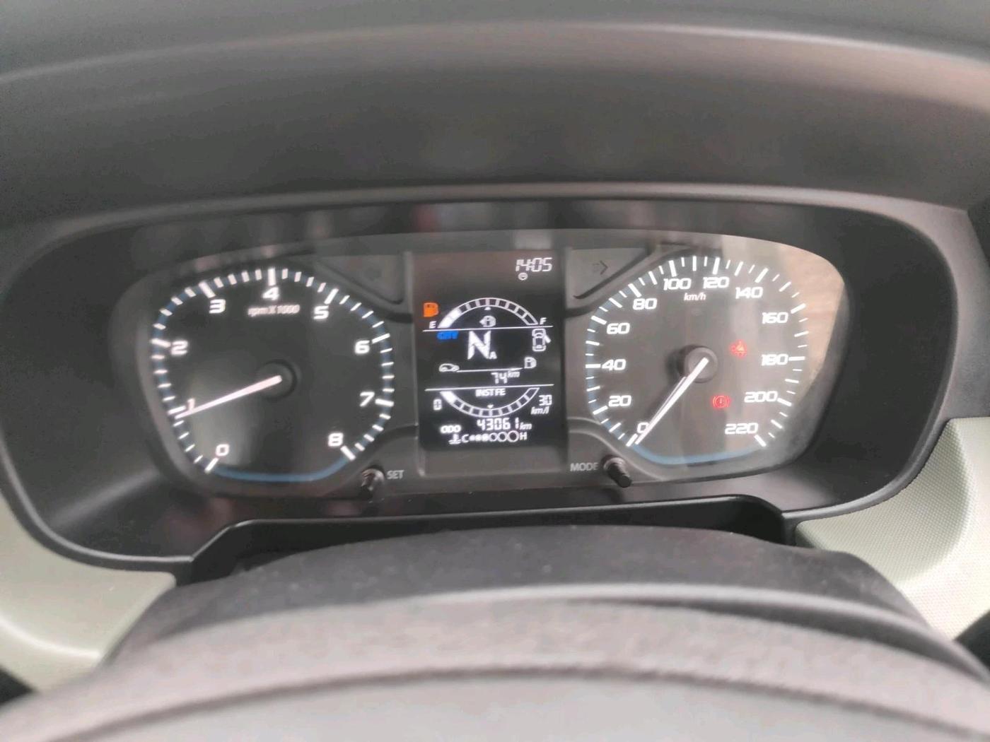 2022 Tata PUNCH ADVENTURE AMT, Petrol, Automatic, 43,061 km, interior