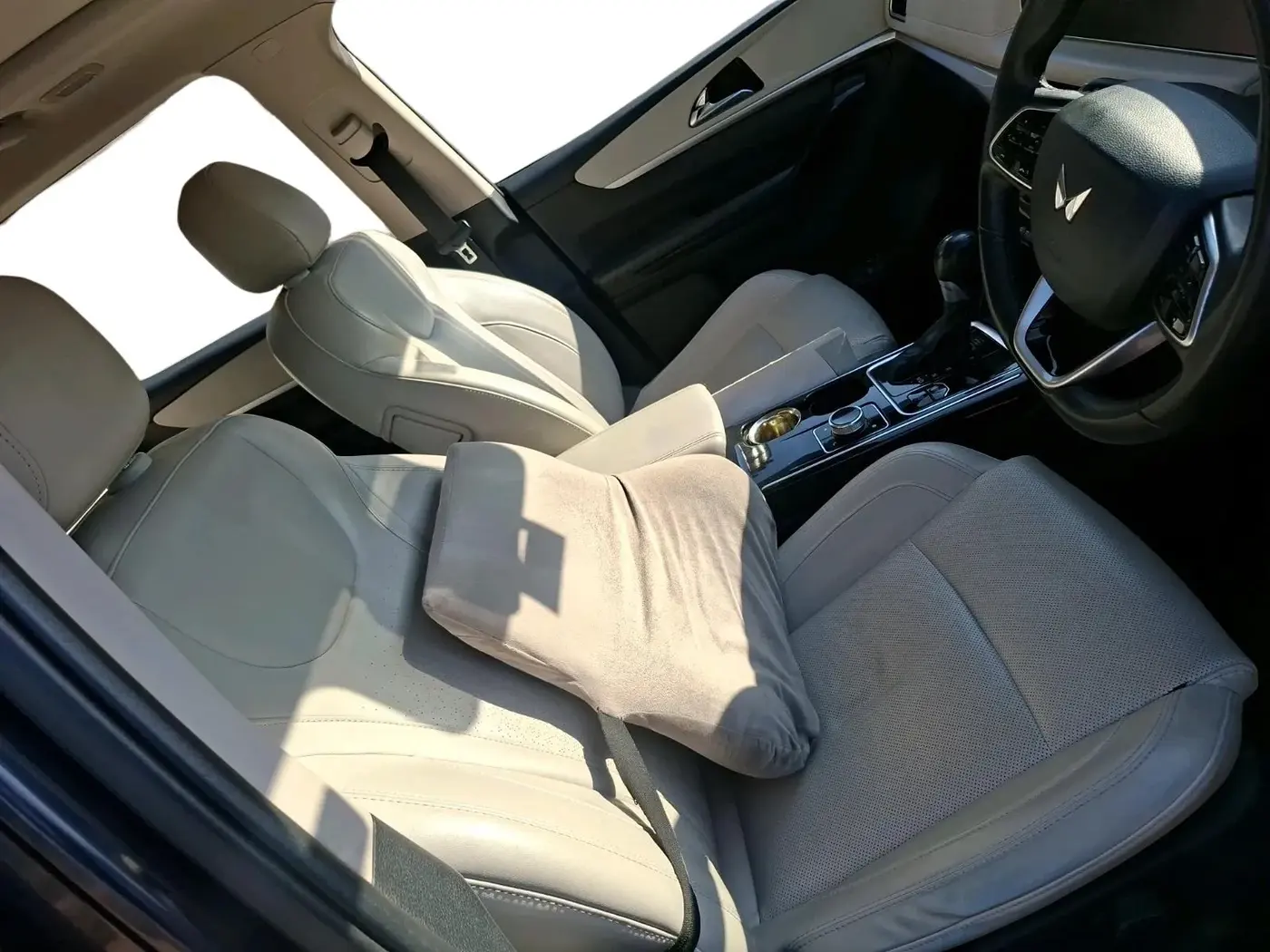 2021 Mahindra XUV700 AX 7 LUXURY P AT 7 STR, Petrol, Automatic, 1,08,500 km, interior