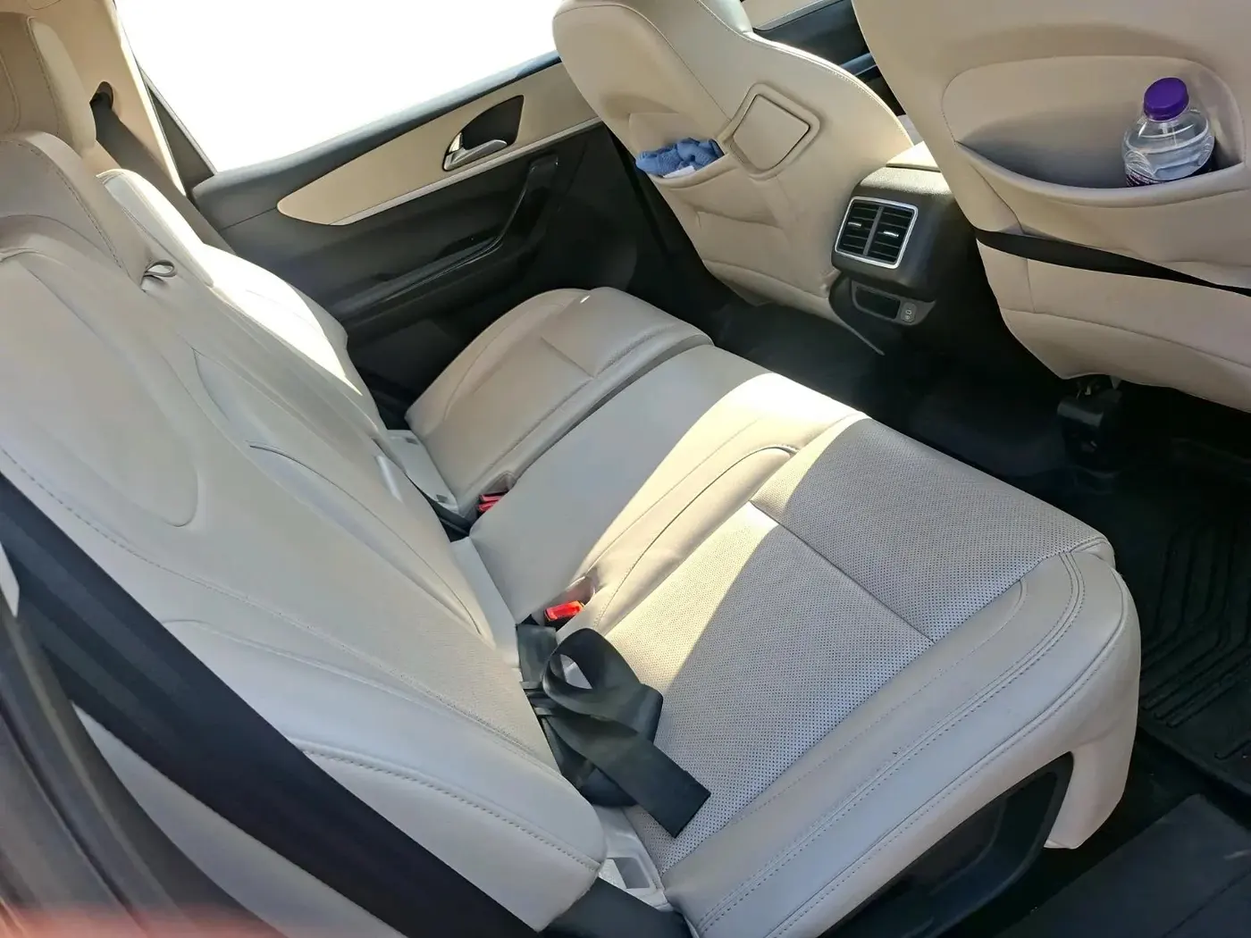2021 Mahindra XUV700 AX 7 LUXURY P AT 7 STR, Petrol, Automatic, 1,08,500 km, interior