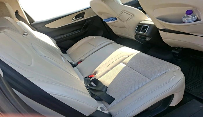 2021 Mahindra XUV700 AX 7 LUXURY P AT 7 STR, Petrol, Automatic, 96,908 km, interior