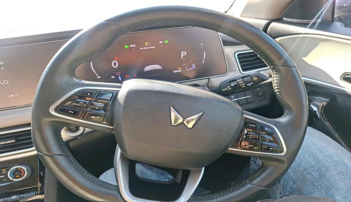 2021 Mahindra XUV700 AX 7 LUXURY P AT 7 STR, Petrol, Automatic, 96,908 km, interior