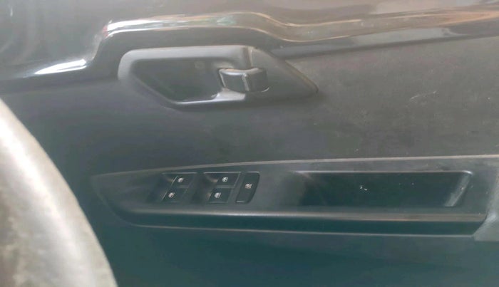 2017 Mahindra Kuv100 K8 D 6 STR, Diesel, Manual, 1,29,038 km, interior