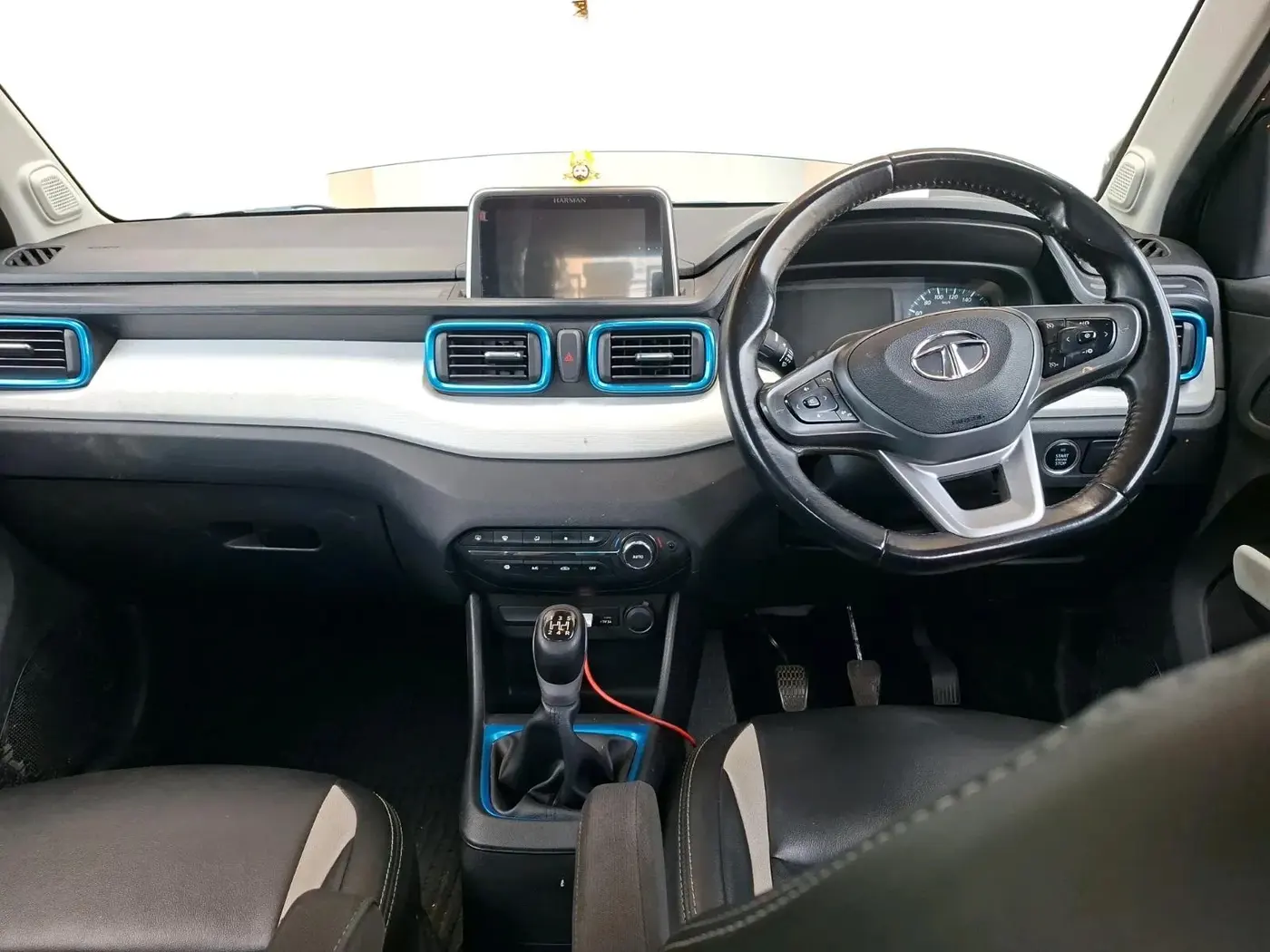 2023 Tata PUNCH CREATIVE  MT, Petrol, Manual, 38,343 km, interior
