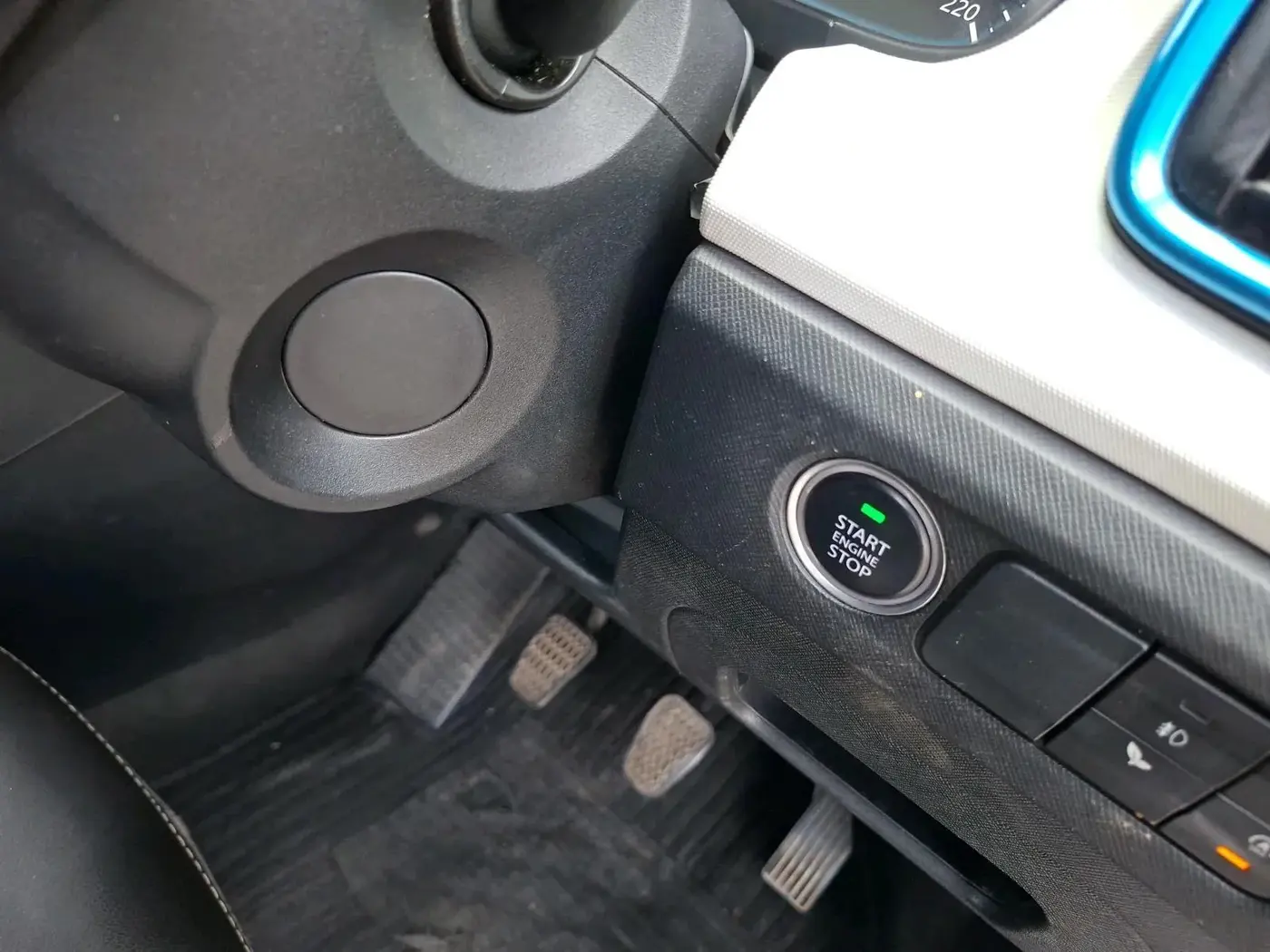 2023 Tata PUNCH CREATIVE  MT, Petrol, Manual, 38,343 km, interior