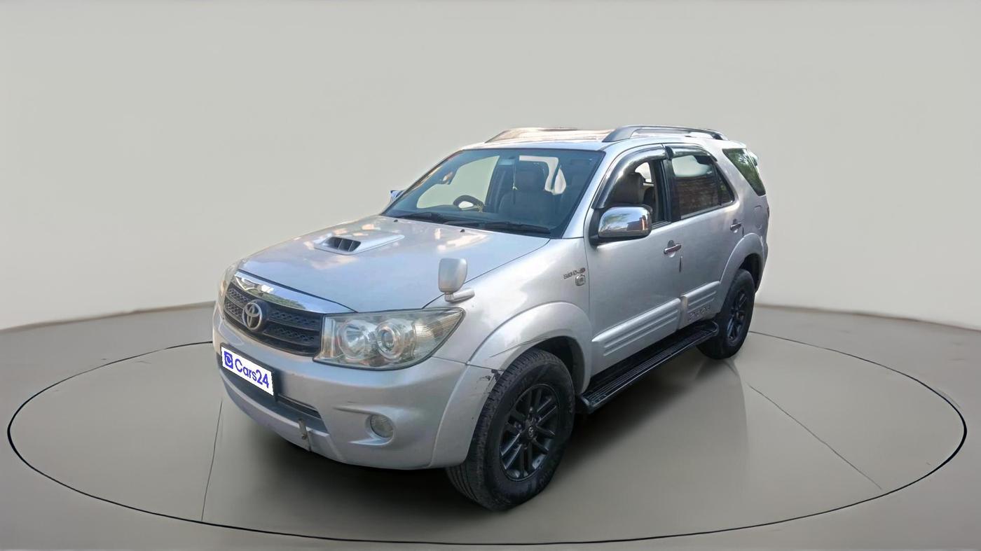 2011 Toyota Fortuner 3.0 4X4 MT, Diesel, Manual, 1,16,241 km, exterior