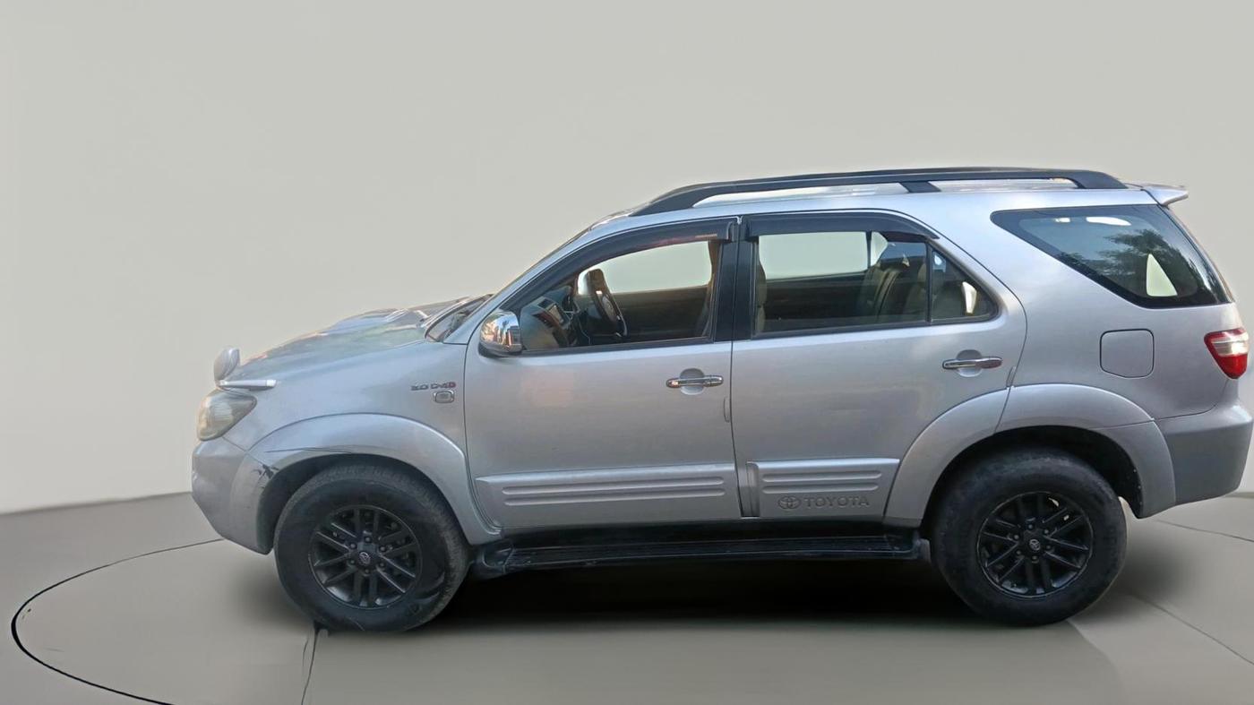 2011 Toyota Fortuner 3.0 4X4 MT, Diesel, Manual, 1,16,241 km, exterior
