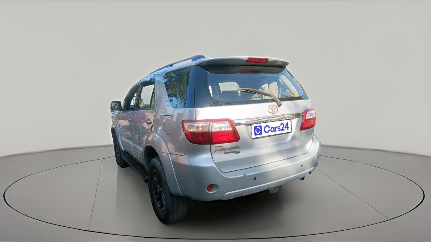 2011 Toyota Fortuner 3.0 4X4 MT, Diesel, Manual, 1,16,241 km, exterior