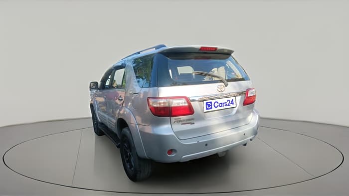 2011 Toyota Fortuner 3.0 4X4 MT, Diesel, Manual, 1,16,241 km, exterior