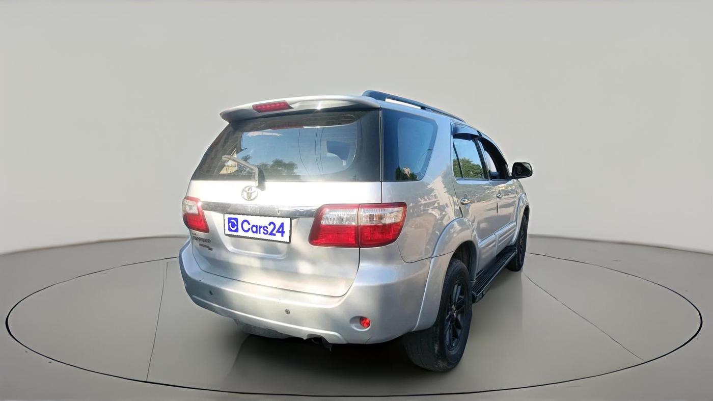 2011 Toyota Fortuner 3.0 4X4 MT, Diesel, Manual, 1,16,241 km, exterior