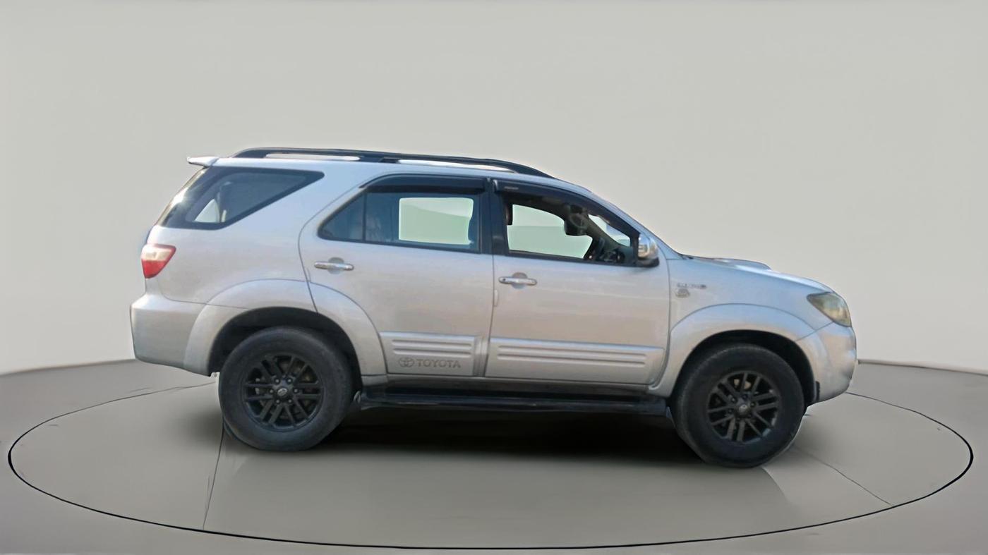 2011 Toyota Fortuner 3.0 4X4 MT, Diesel, Manual, 1,16,241 km, exterior