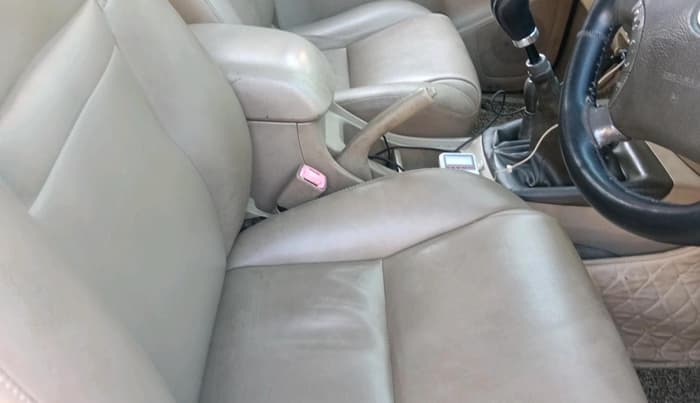 2011 Toyota Fortuner 3.0 4X4 MT, Diesel, Manual, 1,16,241 km, interior