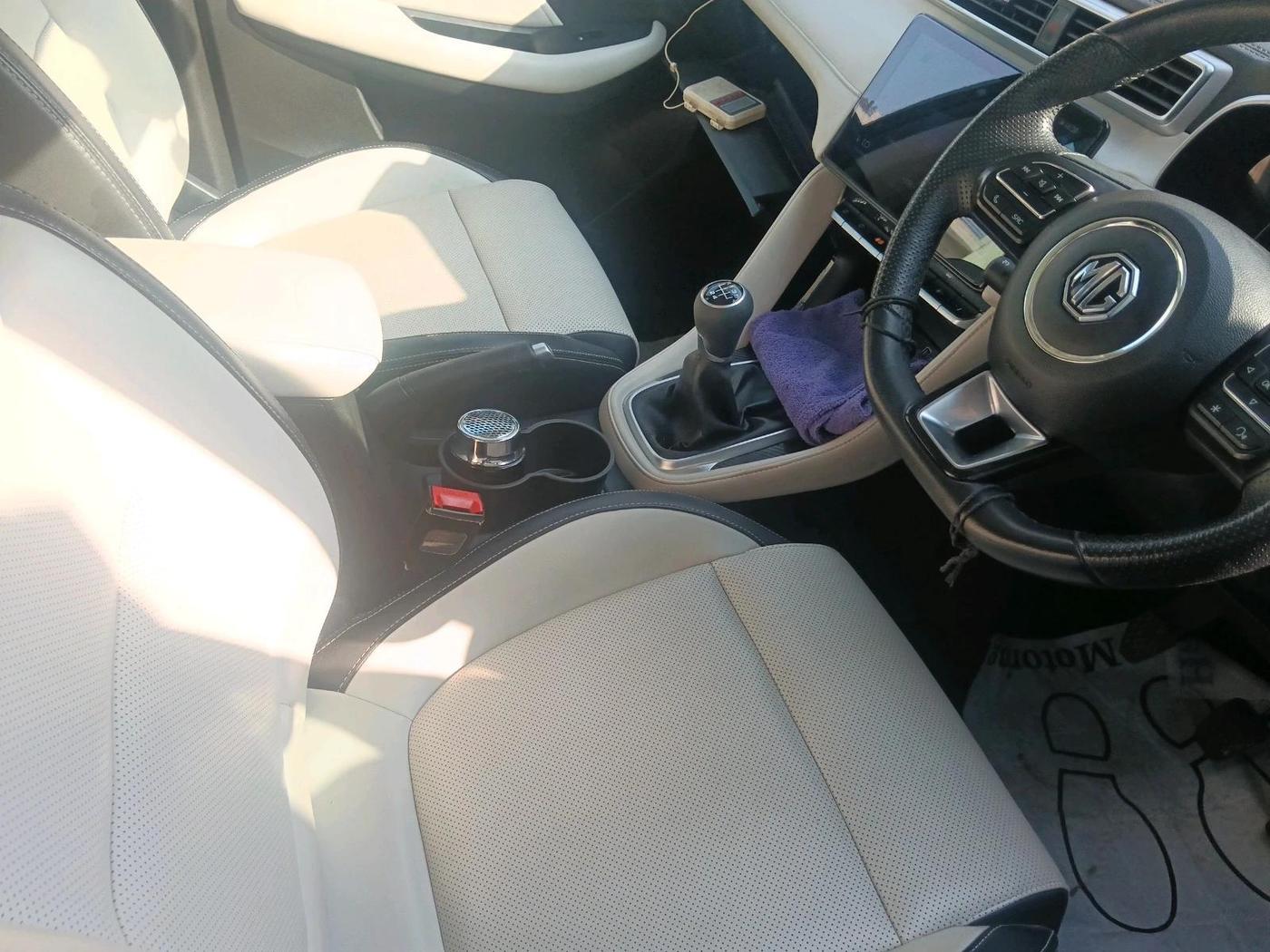 2022 MG ASTOR SHARP EX 1.5 MT, Petrol, Manual, 27,507 km, interior