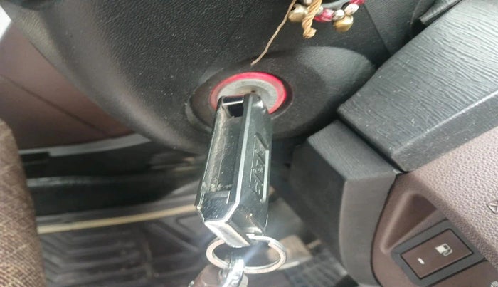 2014 Mahindra XUV500 W8, Diesel, Manual, 1,40,764 km, interior