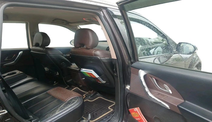 2014 Mahindra XUV500 W8, Diesel, Manual, 1,40,764 km, interior