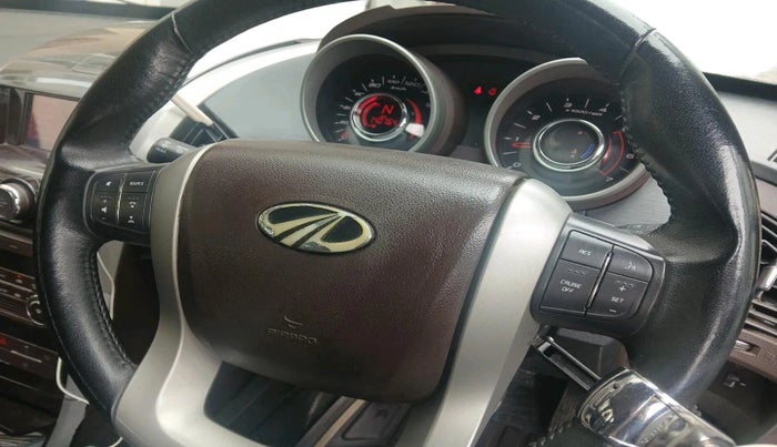 2014 Mahindra XUV500 W8, Diesel, Manual, 1,40,764 km, interior