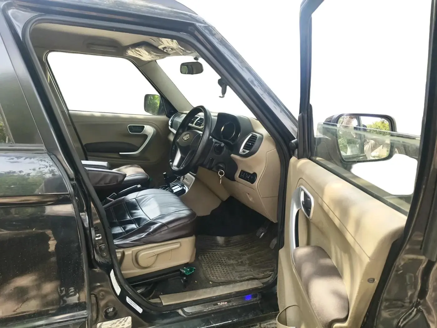 2016 Mahindra TUV300 T8 AMT, Diesel, Automatic, 1,10,050 km, interior